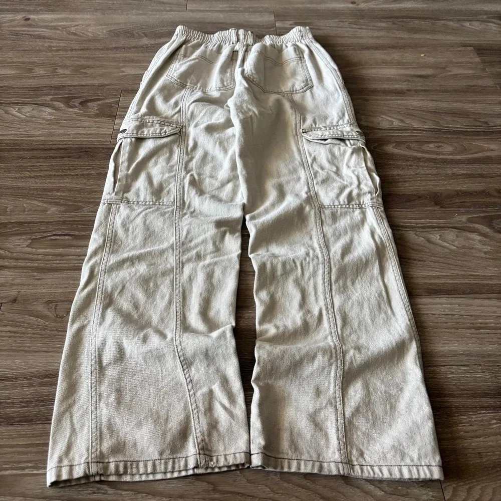Vintage Y2K/2000s Cream Streetwear Cargo Pants! 26x30